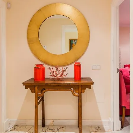 Urbanliving Teresa Apartment